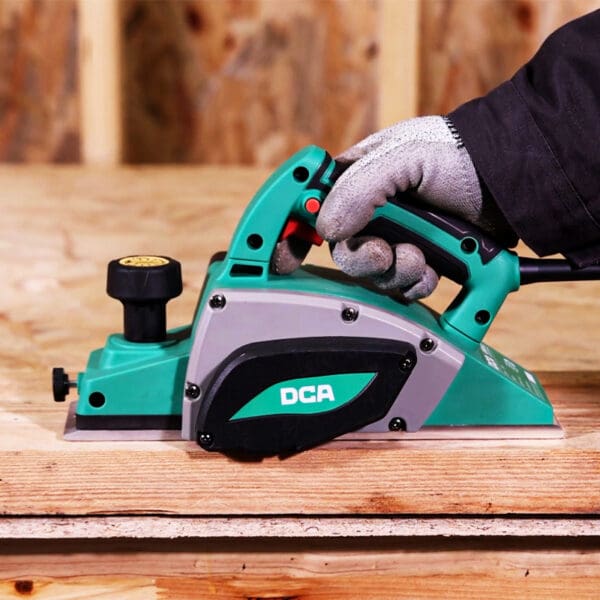 AMB110 - DCA 840W Electric Planer.6